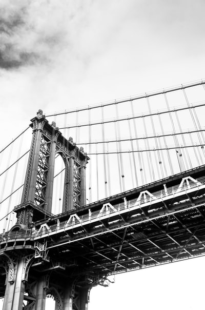 布鲁克林大桥低角度照片